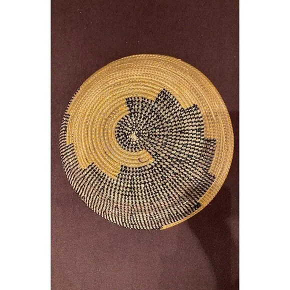Hand-woven African Baskets - Picture 4 of 8